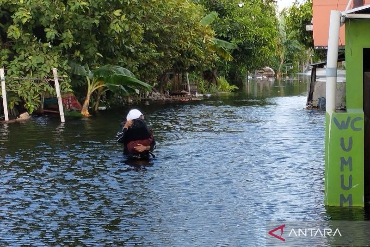 Kudus residents warned against conducting activities in flood-hit area